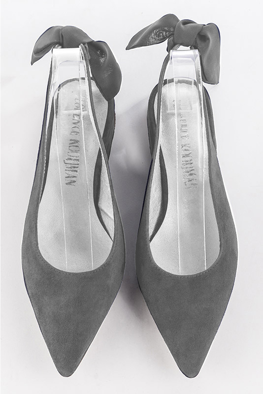 Pebble grey women's slingback shoes. Pointed toe. Flat block heels. Top view - Florence KOOIJMAN